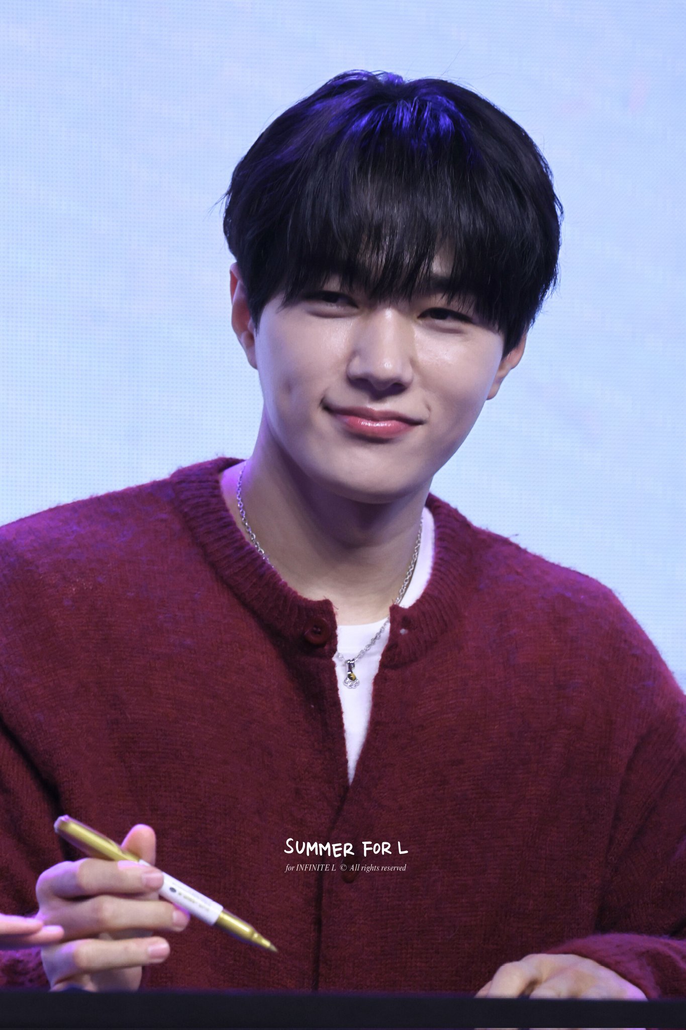 Behind-the-scenes cut of Kim Myungsoo (L)