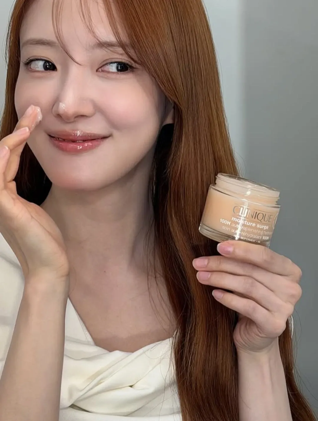 Behind-the-scenes cut of Lee Seyoung