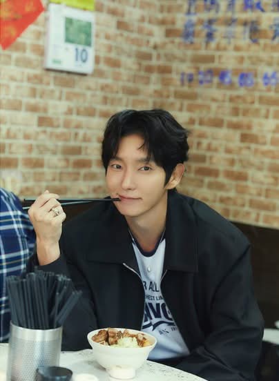 A moment captured by a fan of Lee Joongi