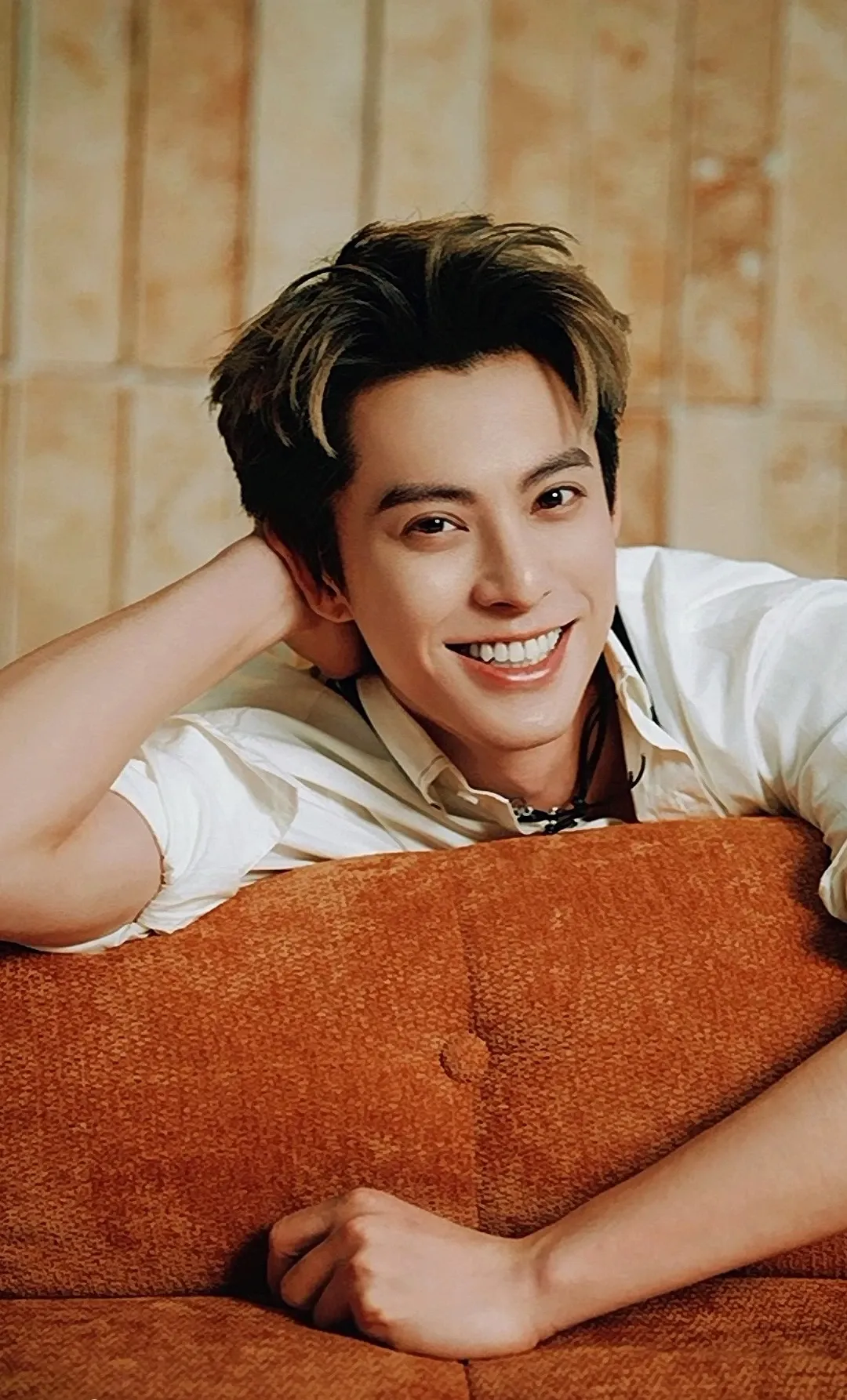 Emotional wallpaper shared by fans for Dylan Wang