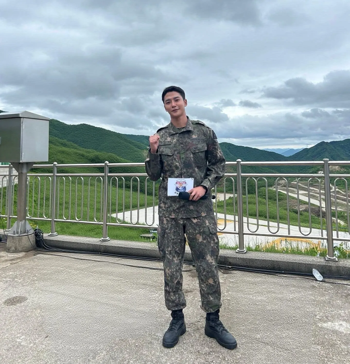 로운의 비하인드 컷