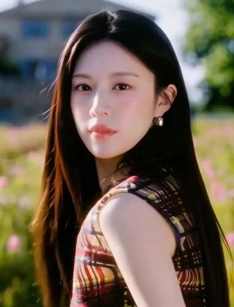 Behind-the-scenes cut of Go Younjung