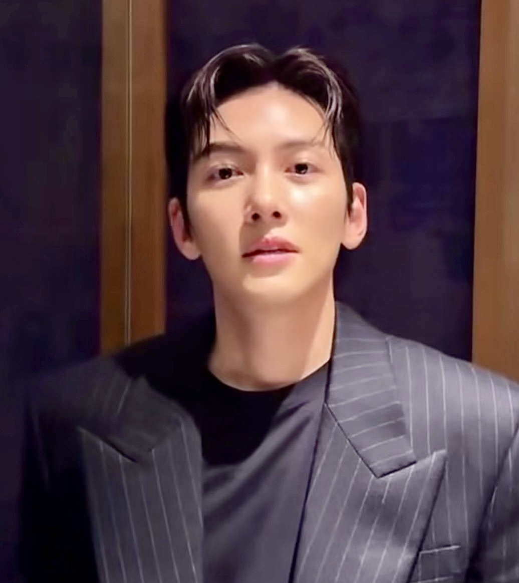 A moment captured by a fan of Ji Changwook