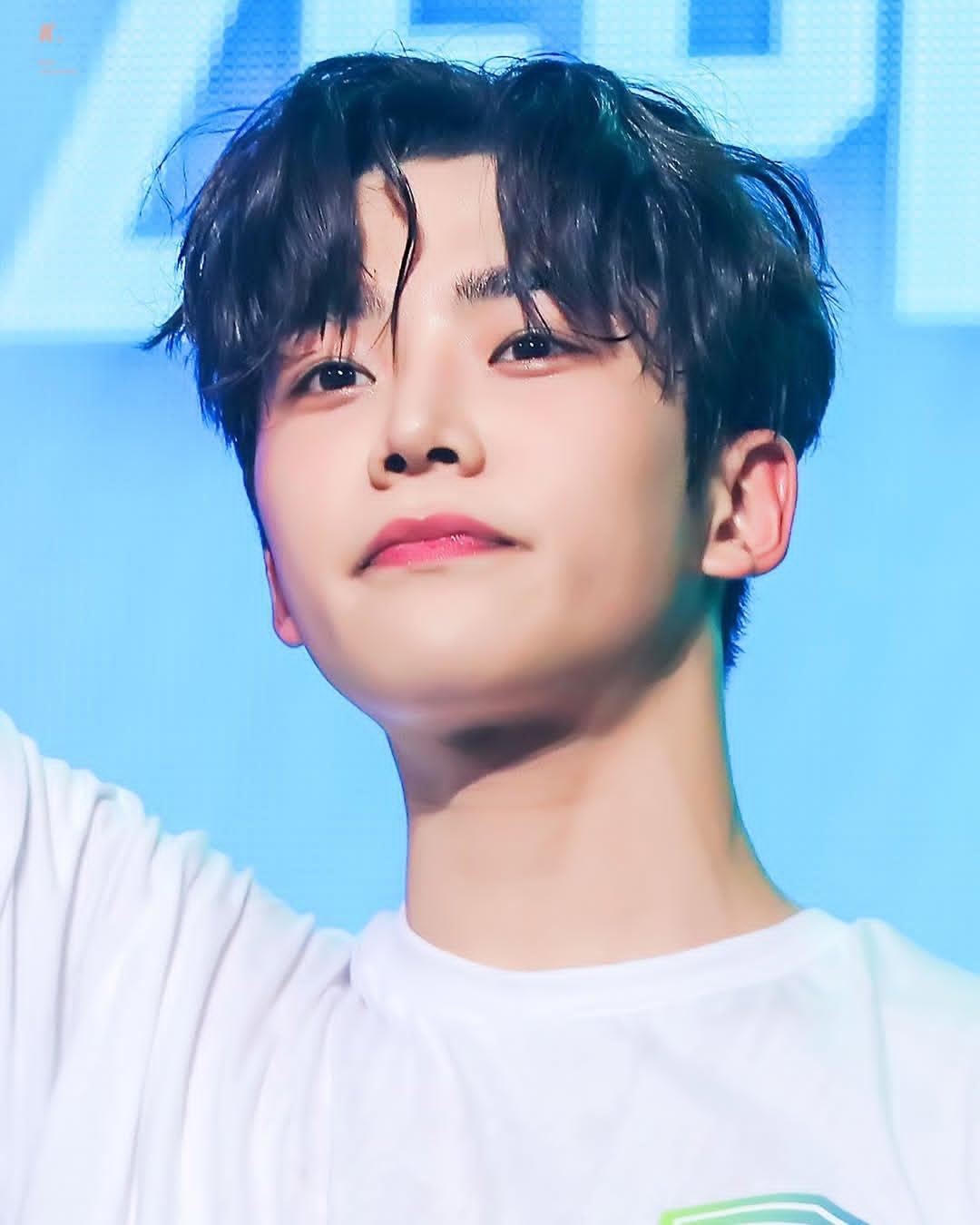 粉丝拍下的路云瞬间