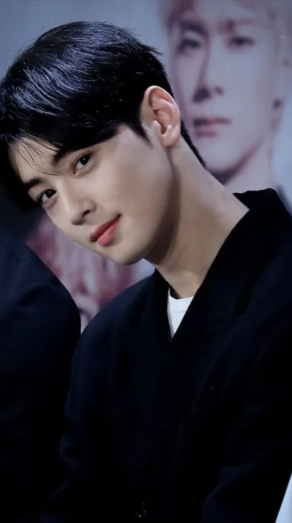 Latest photo of Cha Eunwoo
