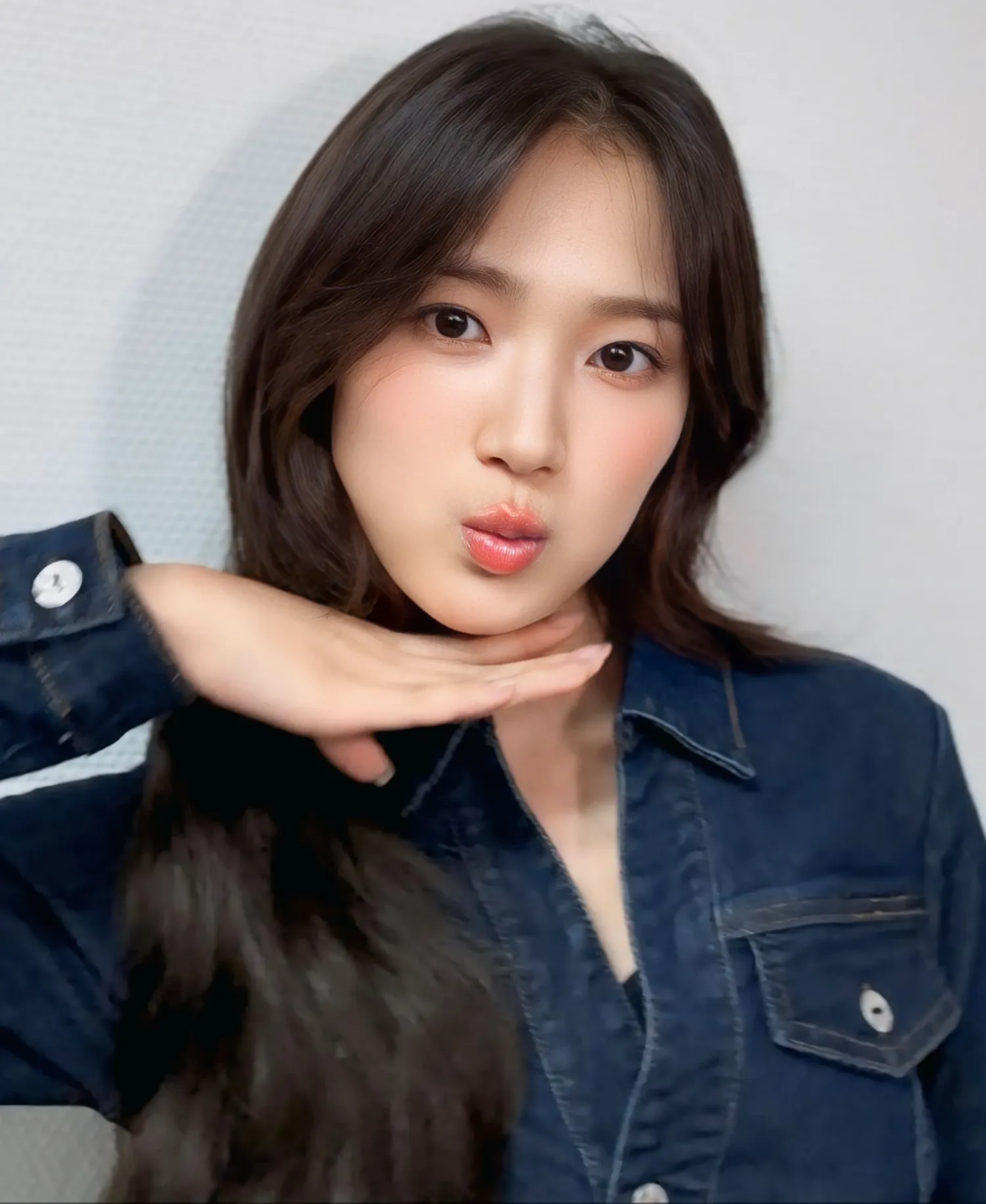 Recent activity shot of Kim Hyeyoon