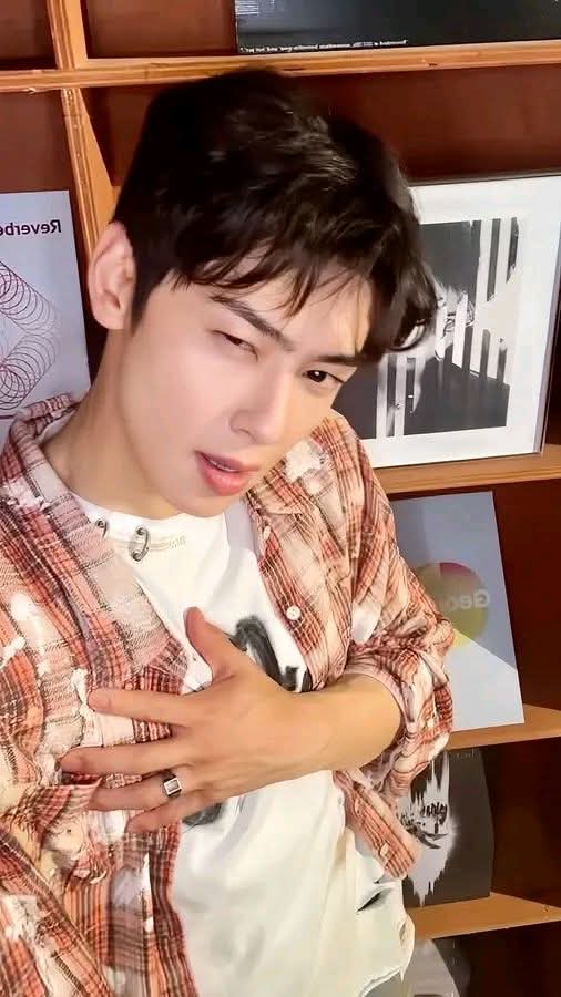 Latest photo of Cha Eunwoo