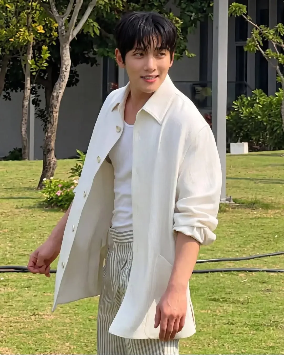 Behind-the-scenes cut of Ji Changwook
