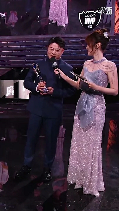 Emotional wallpaper shared by fans for Gumayusi