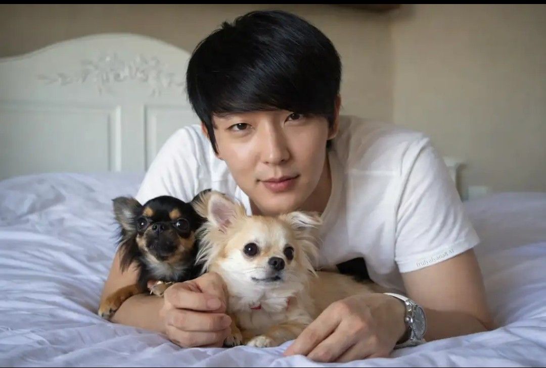 A moment captured by a fan of Lee Joongi