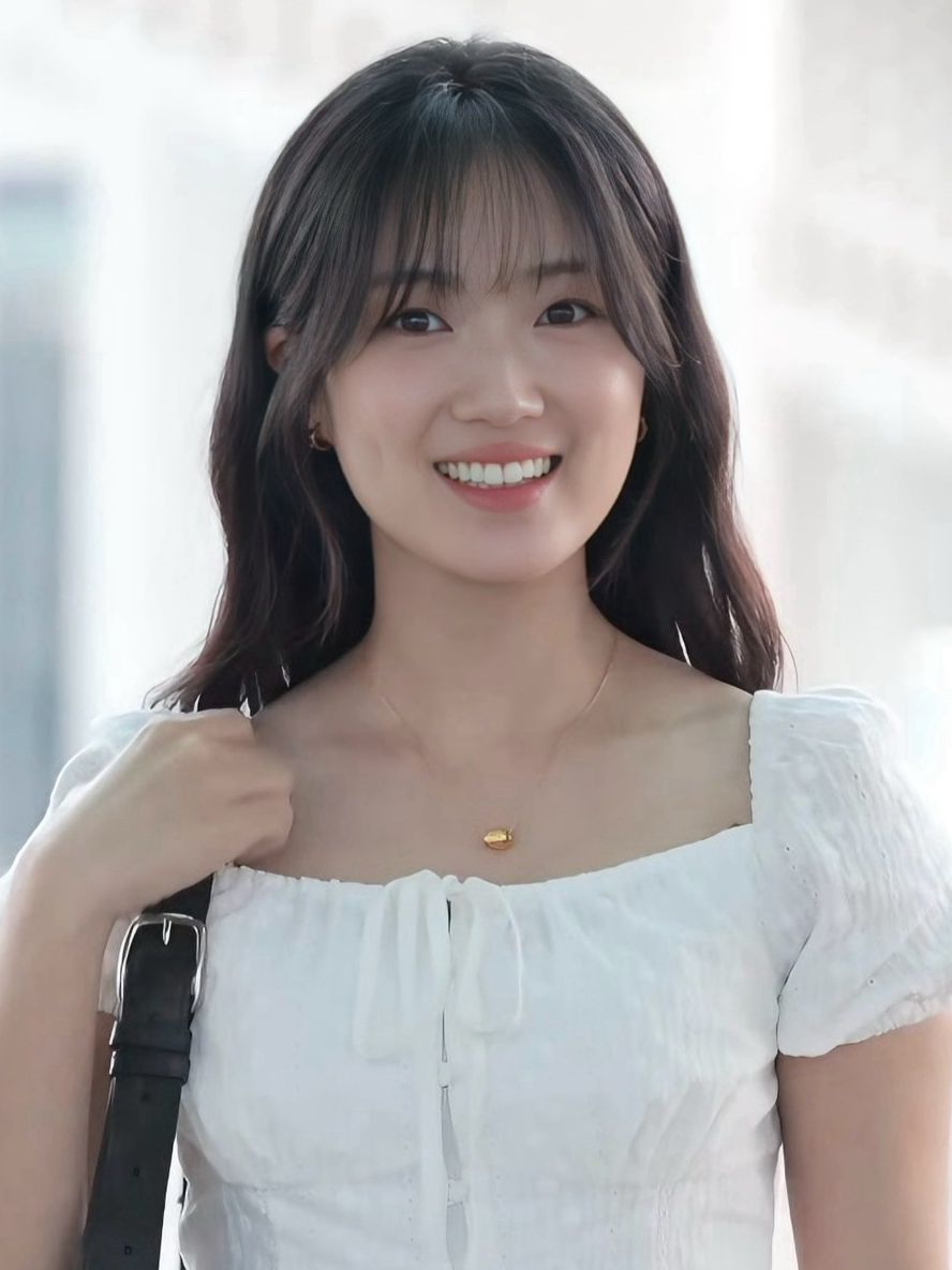 Recent activity shot of Kim Hyeyoon