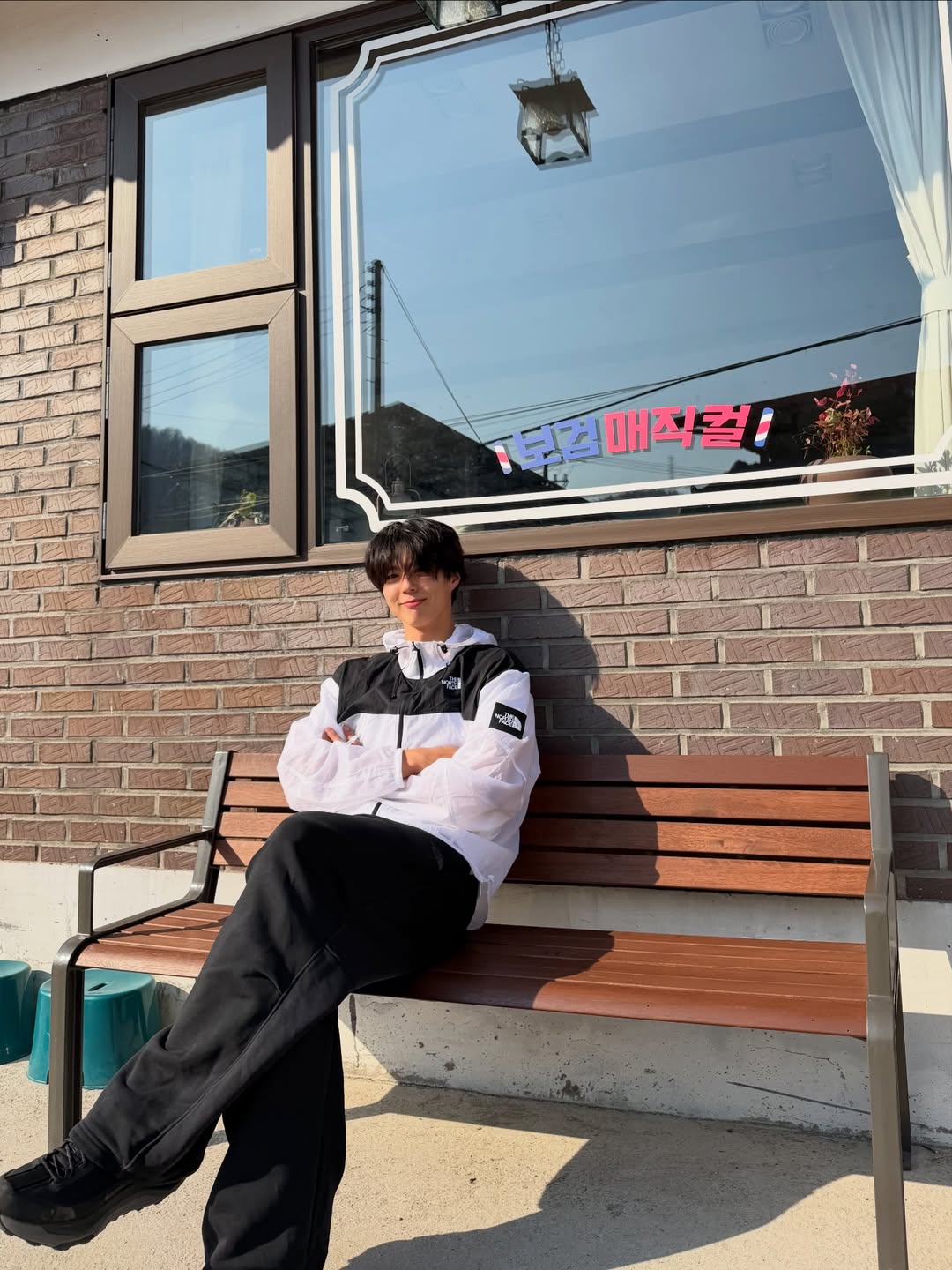 A moment captured by a fan of Park Bogum