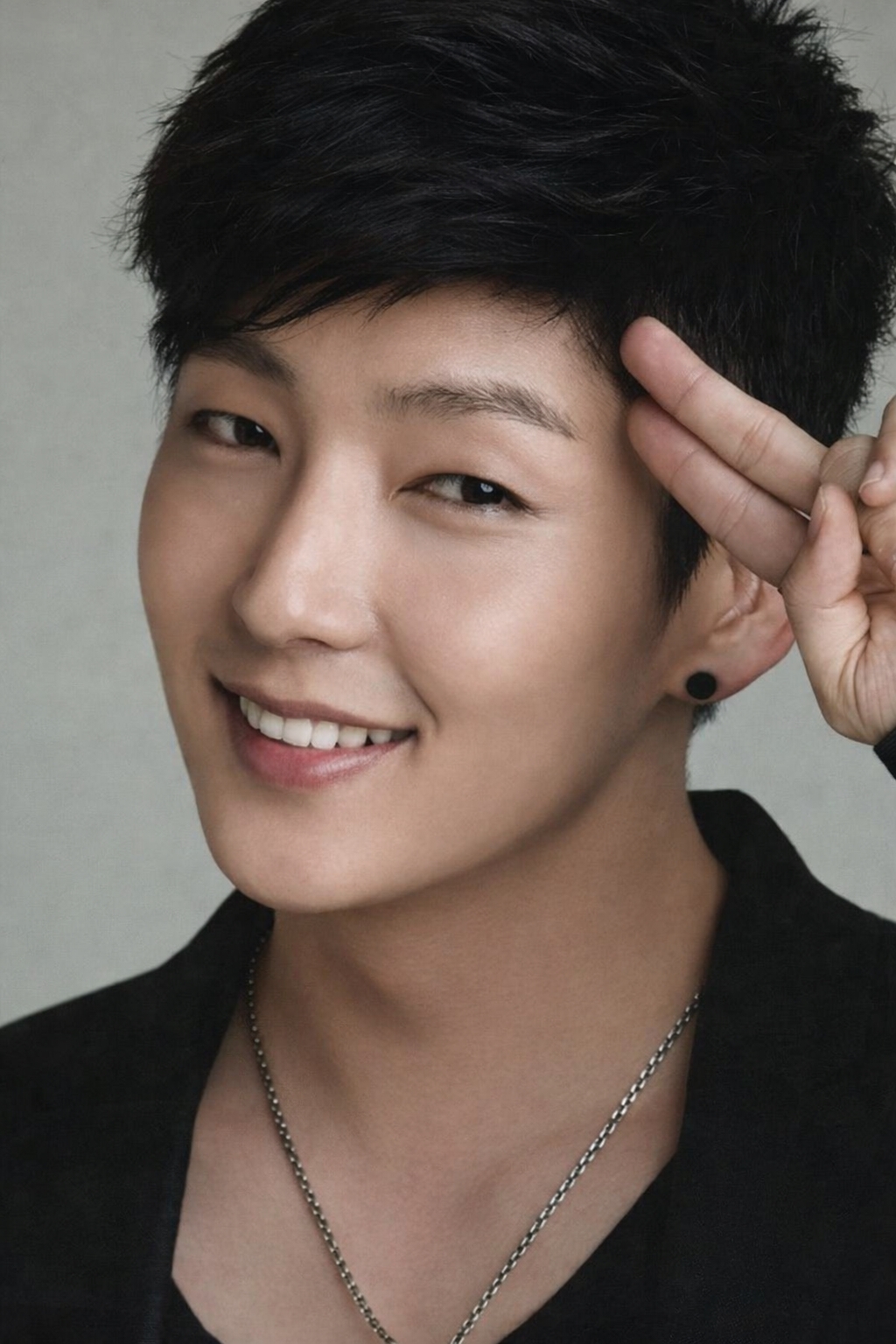 Behind-the-scenes cut of Lee Joongi