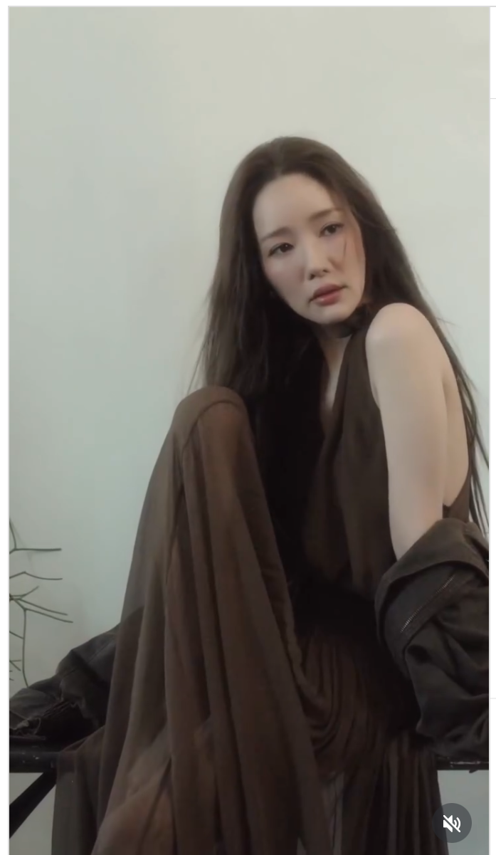 Foto terbaru dari Park Minyoung