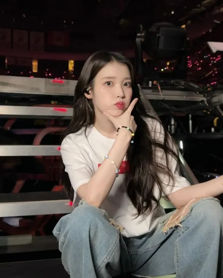 Foto kegiatan terbaru dari IU
