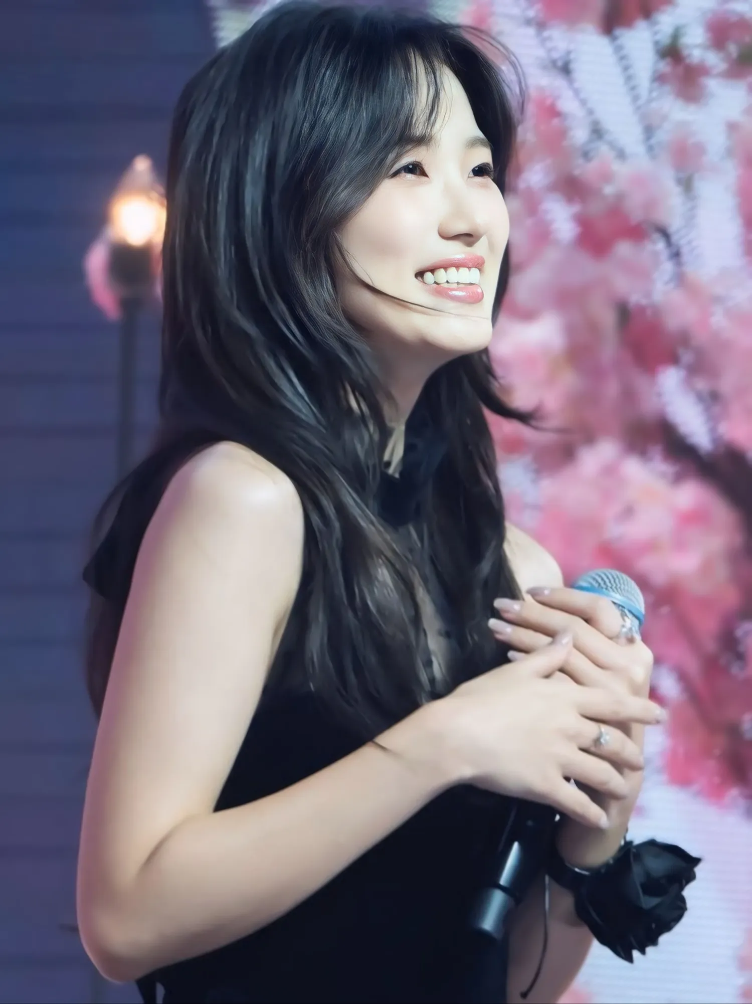 A moment captured by a fan of Kim Hyeyoon