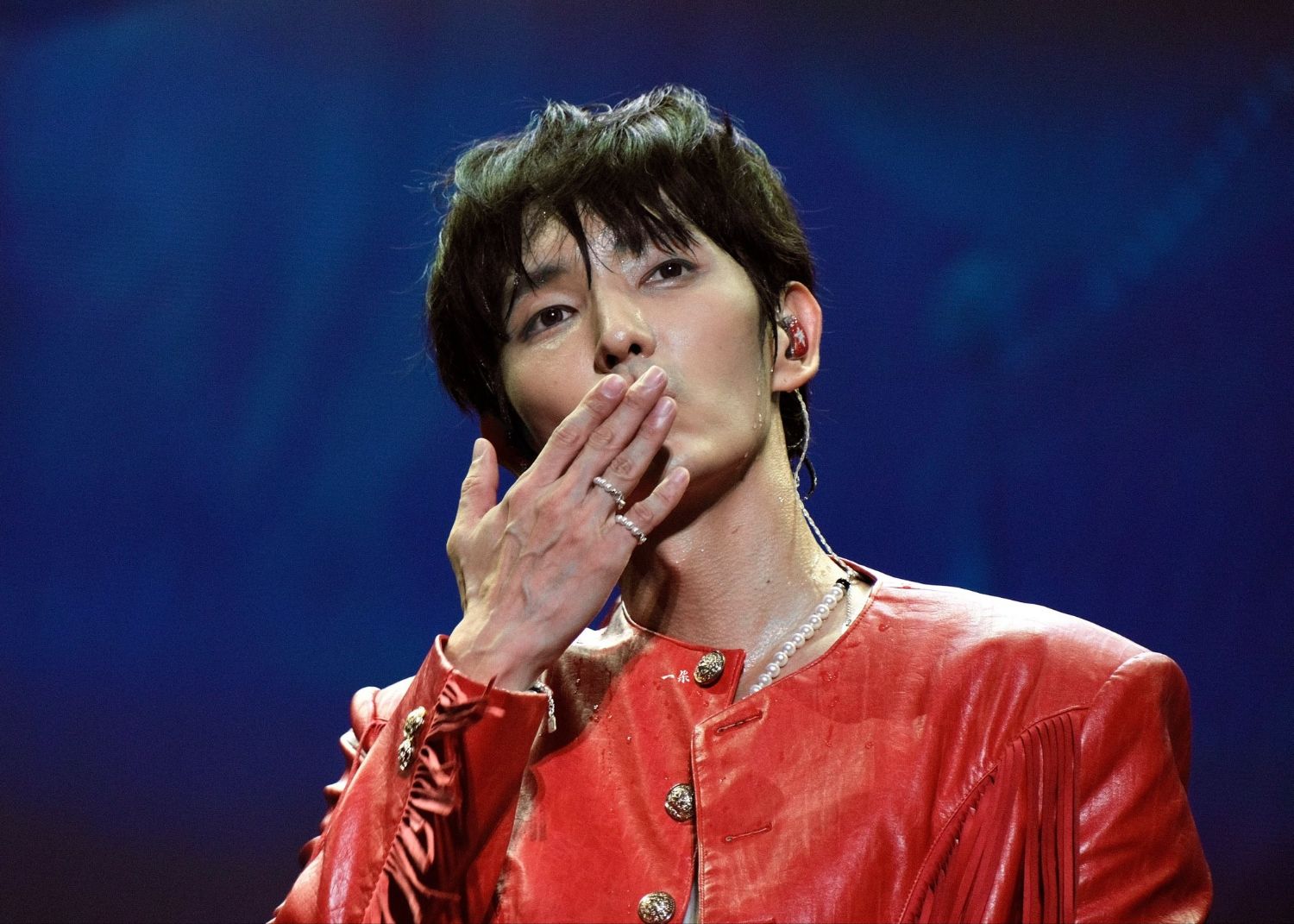 Behind-the-scenes cut of Lee Joongi