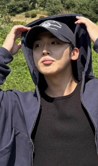 Representative background image loved by Kim Yohan fandom