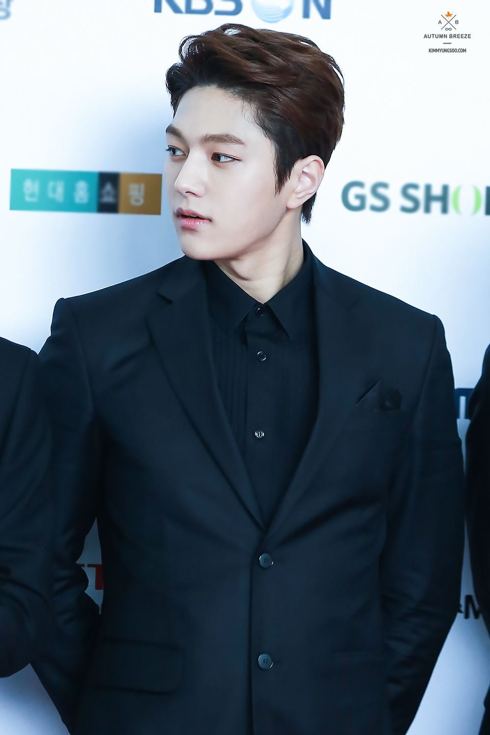 Latest photo of Kim Myungsoo (L)