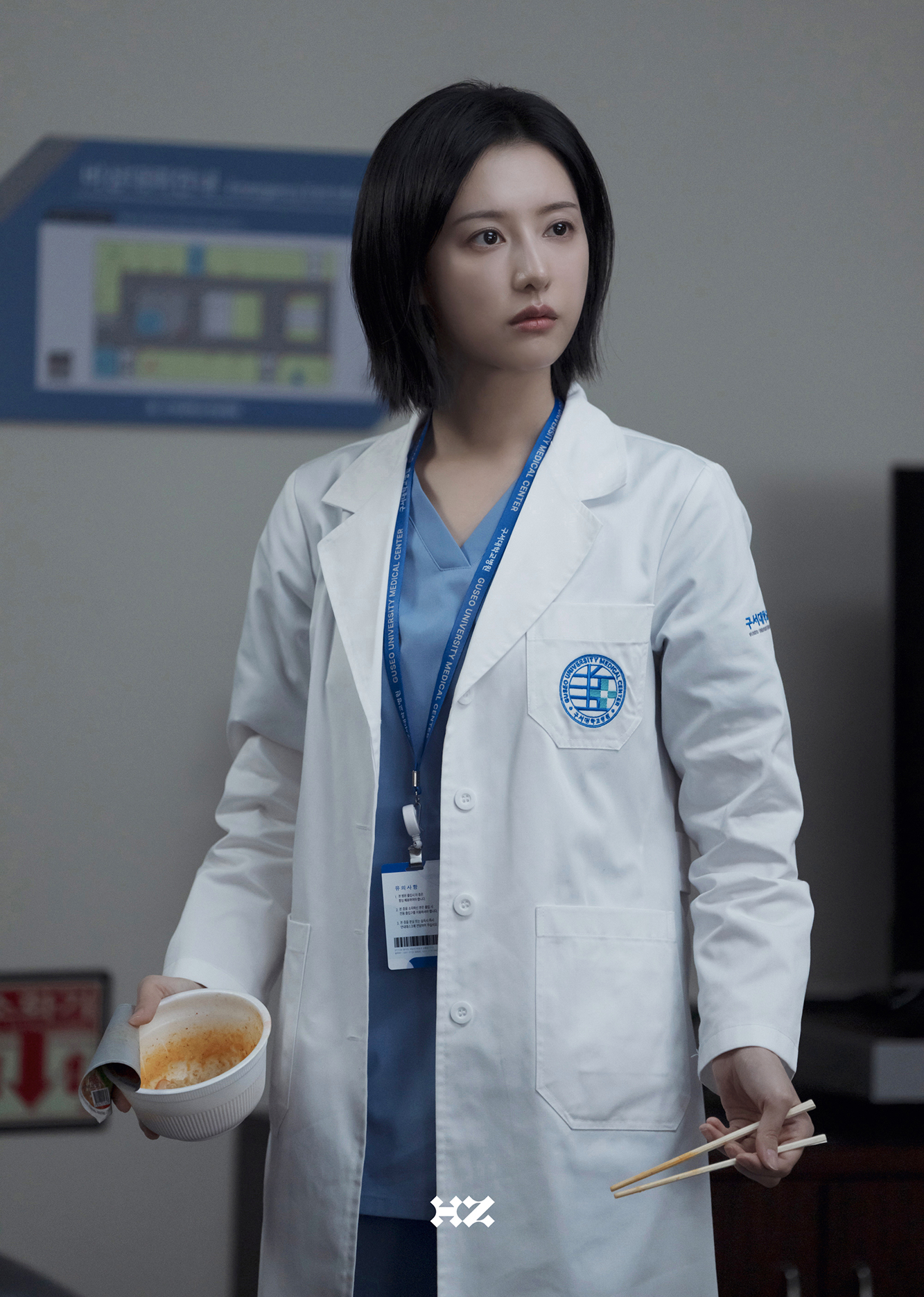 Behind-the-scenes cut of Kim Jiwon
