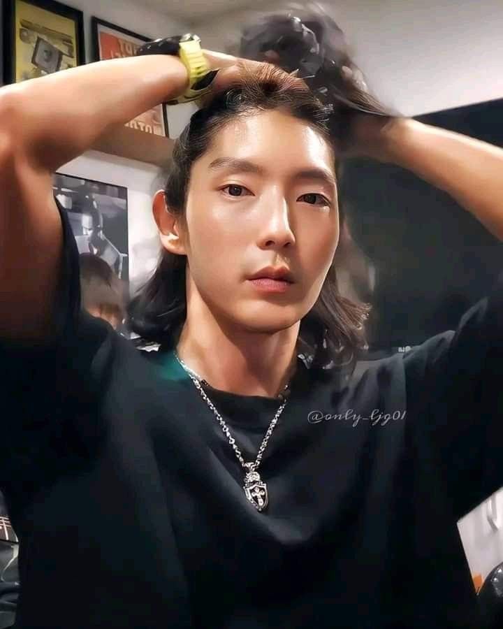 A moment captured by a fan of Lee Joongi