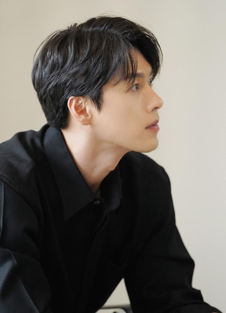 Behind-the-scenes cut of Hyun Bin