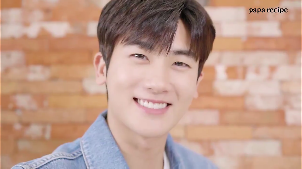 粉丝拍下的朴炯植瞬间