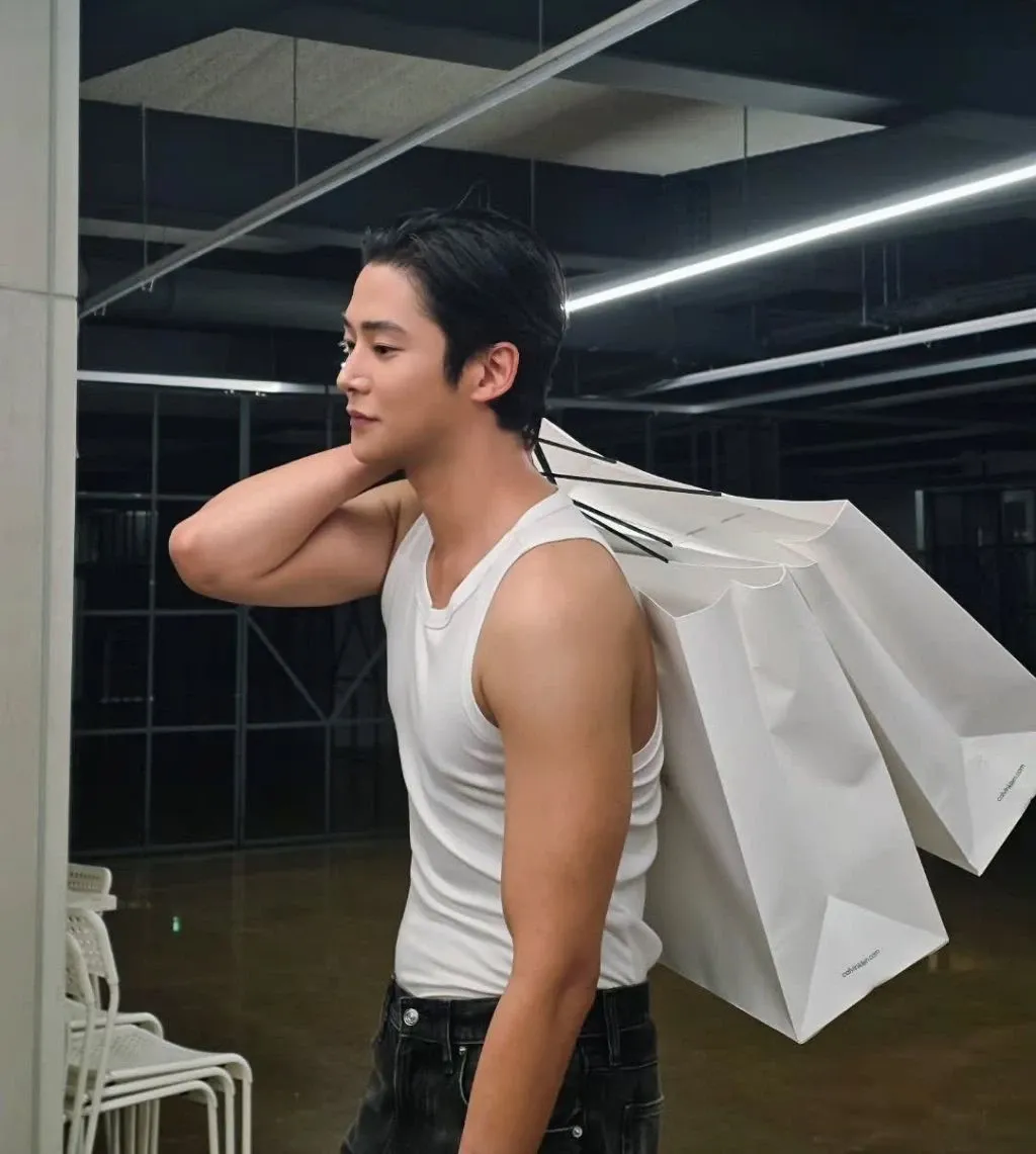 Cuplikan di balik layar dari Rowoon