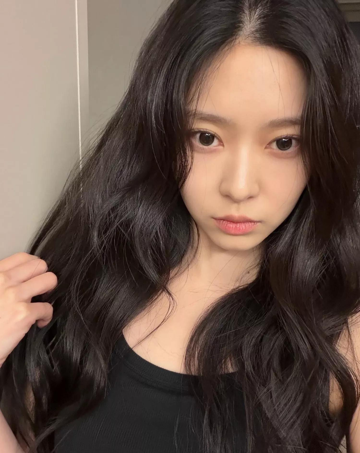 Behind-the-scenes cut of Kim Minju