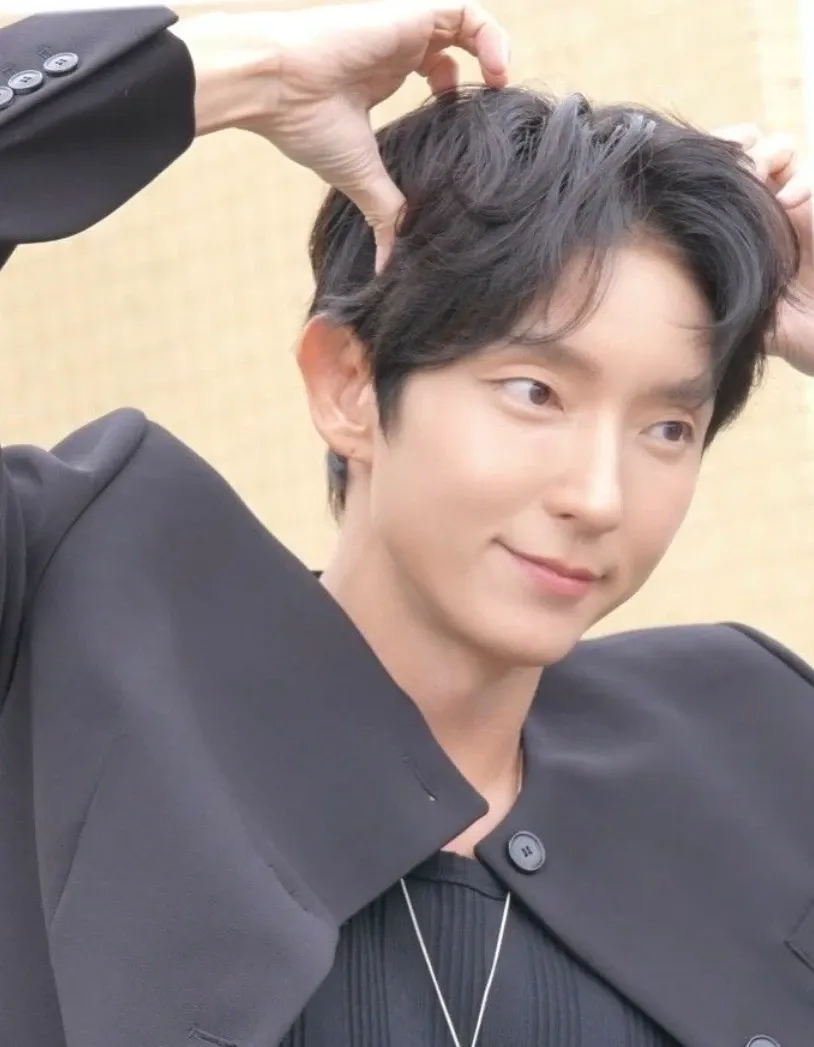 A moment captured by a fan of Lee Joongi