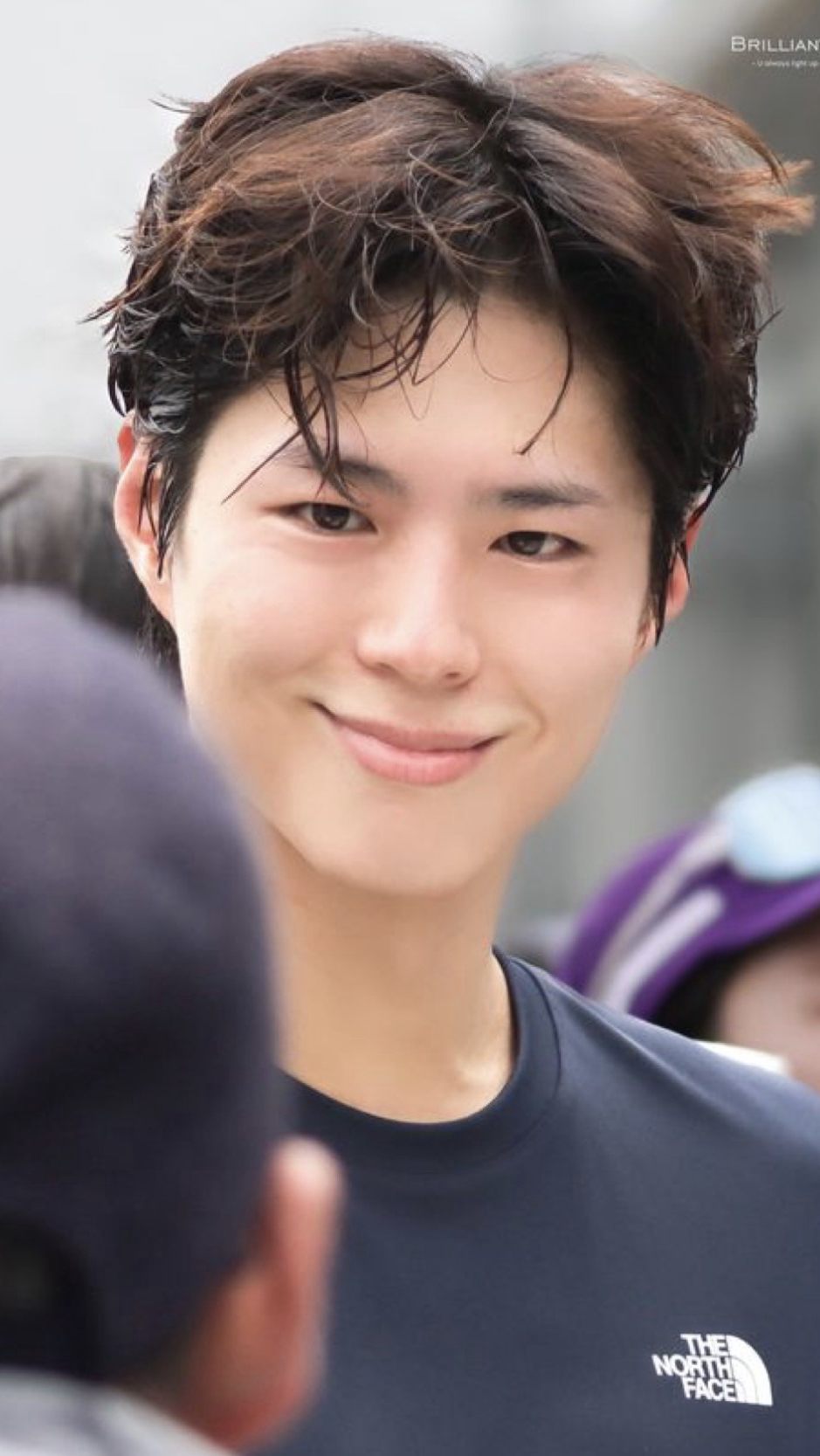 Emotional wallpaper shared by fans for Park Bogum