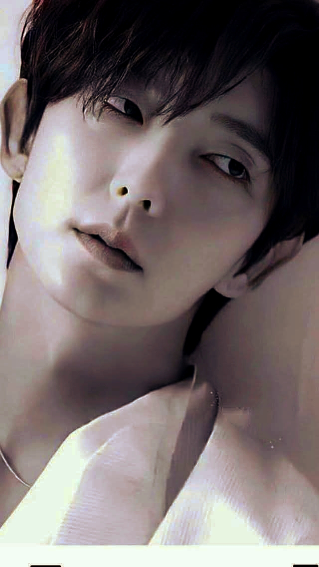 Behind-the-scenes cut of Lee Joongi