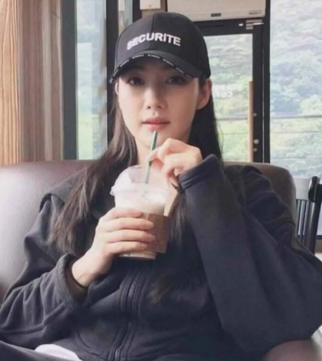 A moment captured by a fan of Park Minyoung