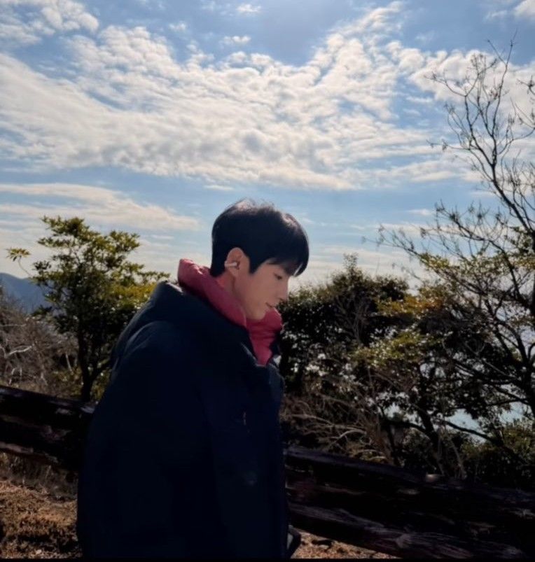 A moment captured by a fan of Lee Joongi