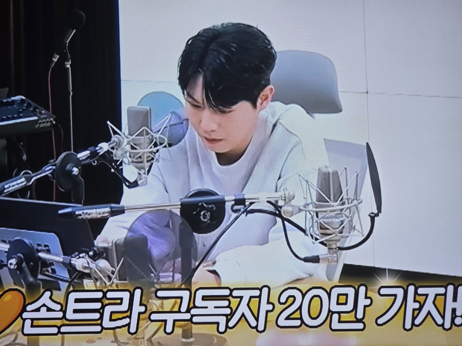 오늘 가장 핫한 셀럽 커뮤니티 피드