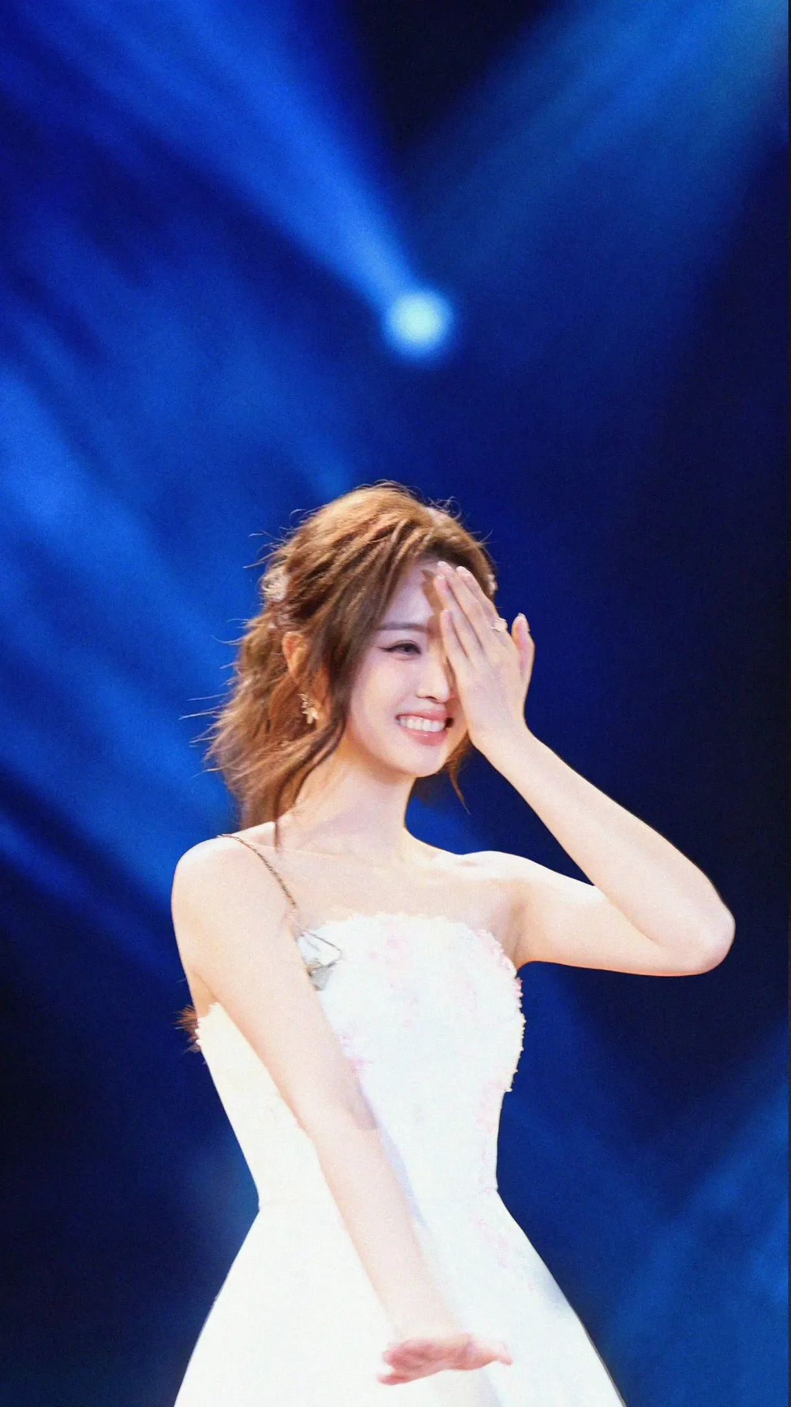 Emotional wallpaper shared by fans for Wu Xuanyi
