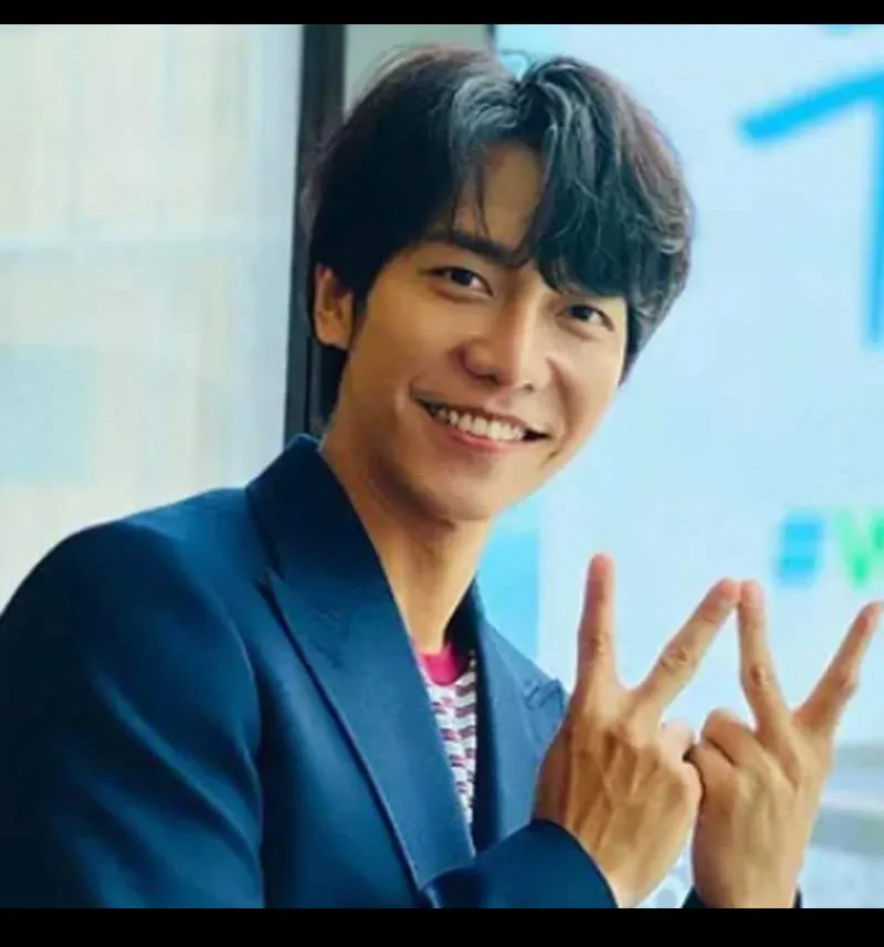 Behind-the-scenes cut of Lee Seunggi