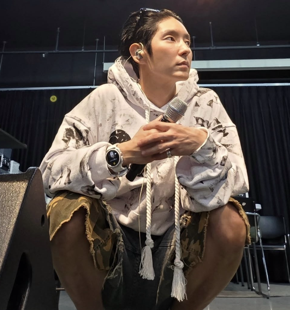 A moment captured by a fan of Lee Joongi