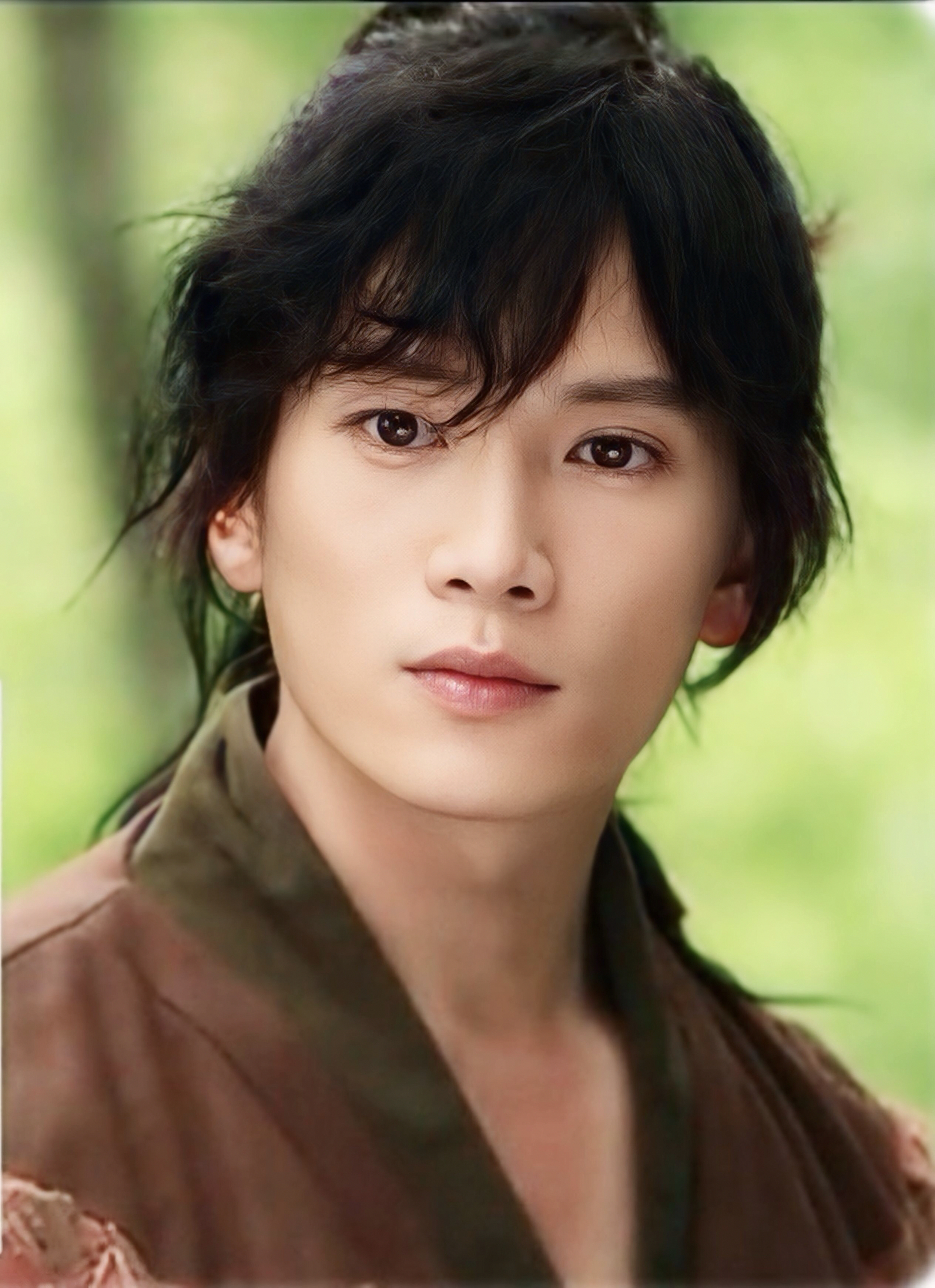 Behind-the-scenes cut of Ji Sung