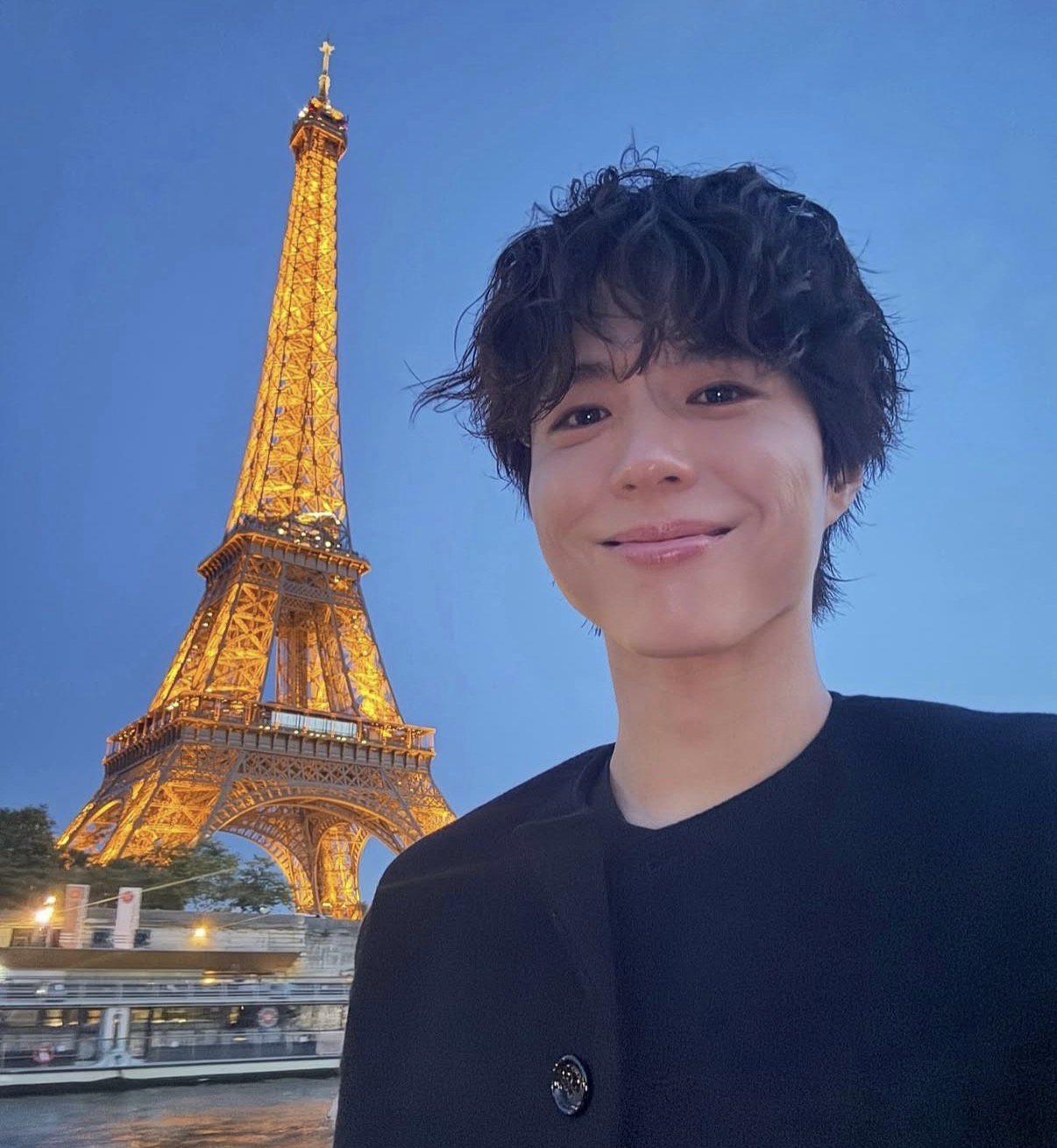 粉絲拍下的朴寶劍瞬間