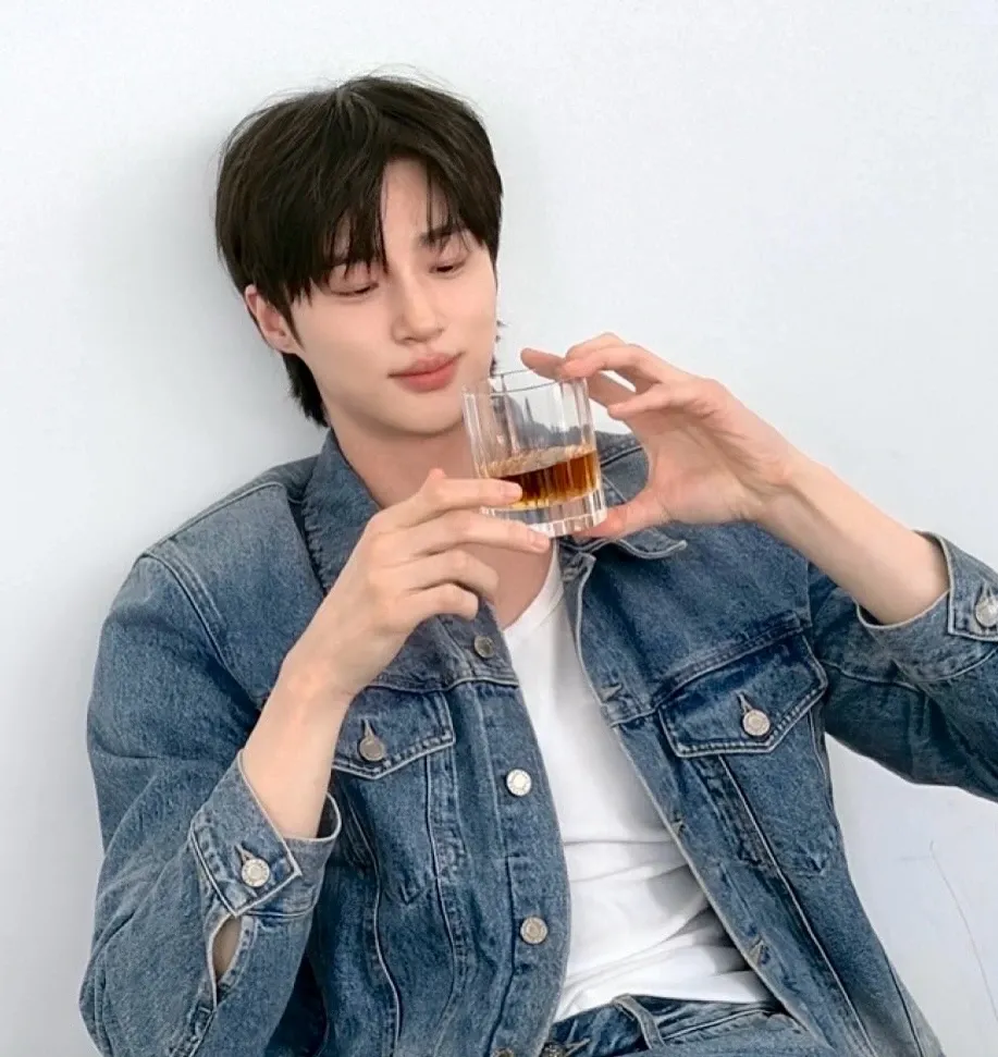 Latest photo of Byeon Wooseok