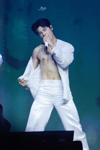 Behind-the-scenes cut of Cha Eunwoo
