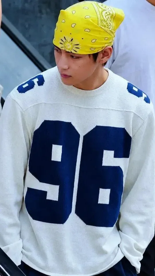 Today's popular wallpaper in Kim Taehyung (V) community