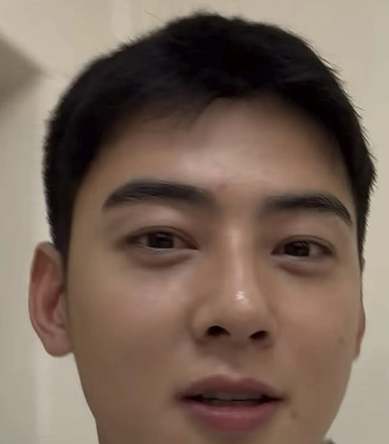 Behind-the-scenes cut of Cha Eunwoo