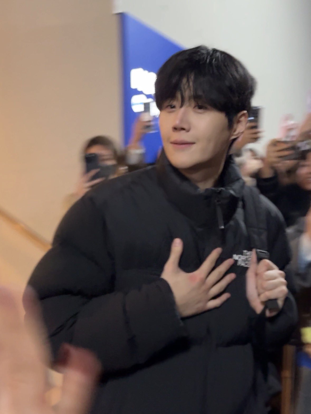 A moment captured by a fan of Kim Seonho