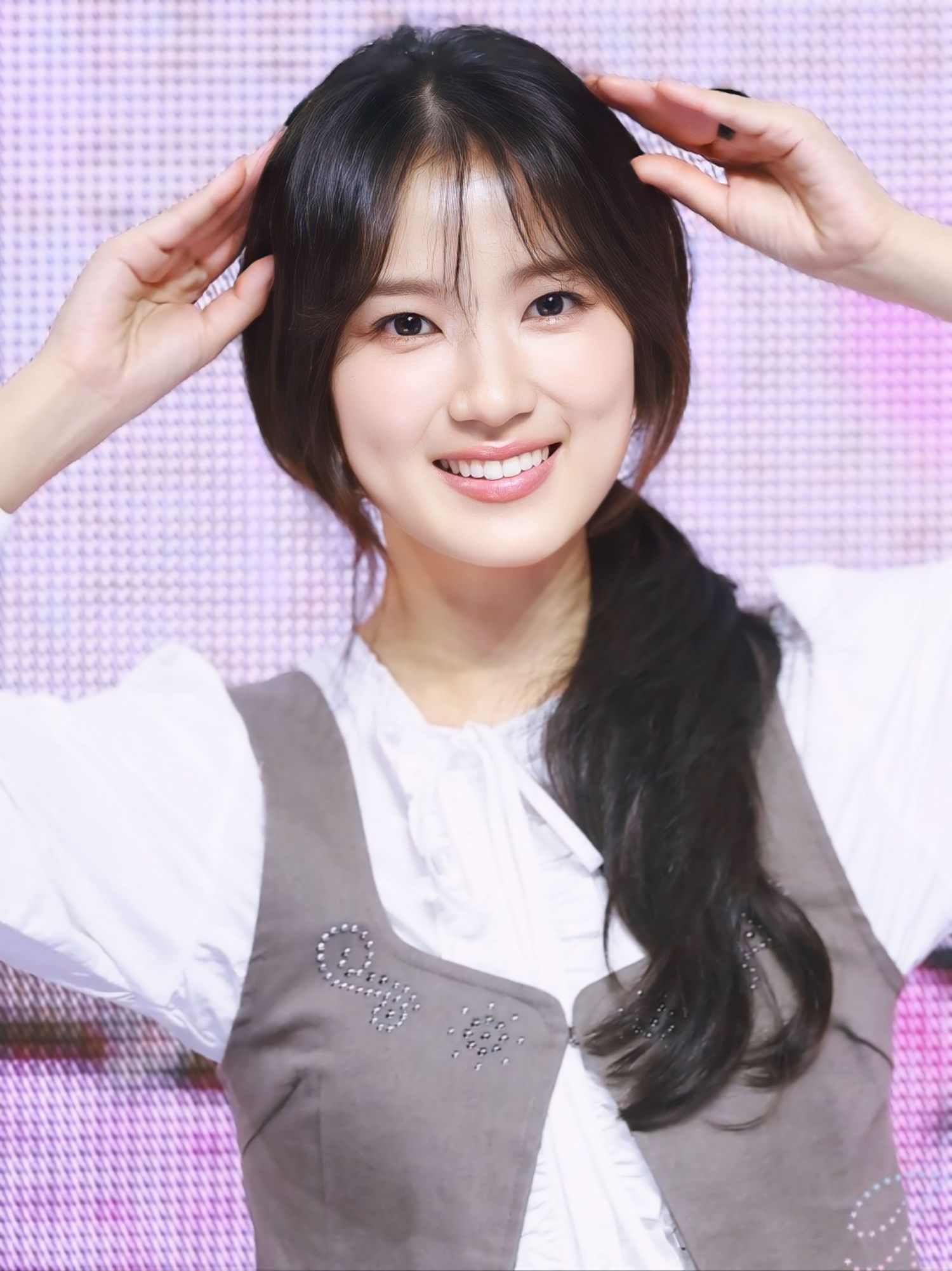 Behind-the-scenes cut of Kim Hyeyoon