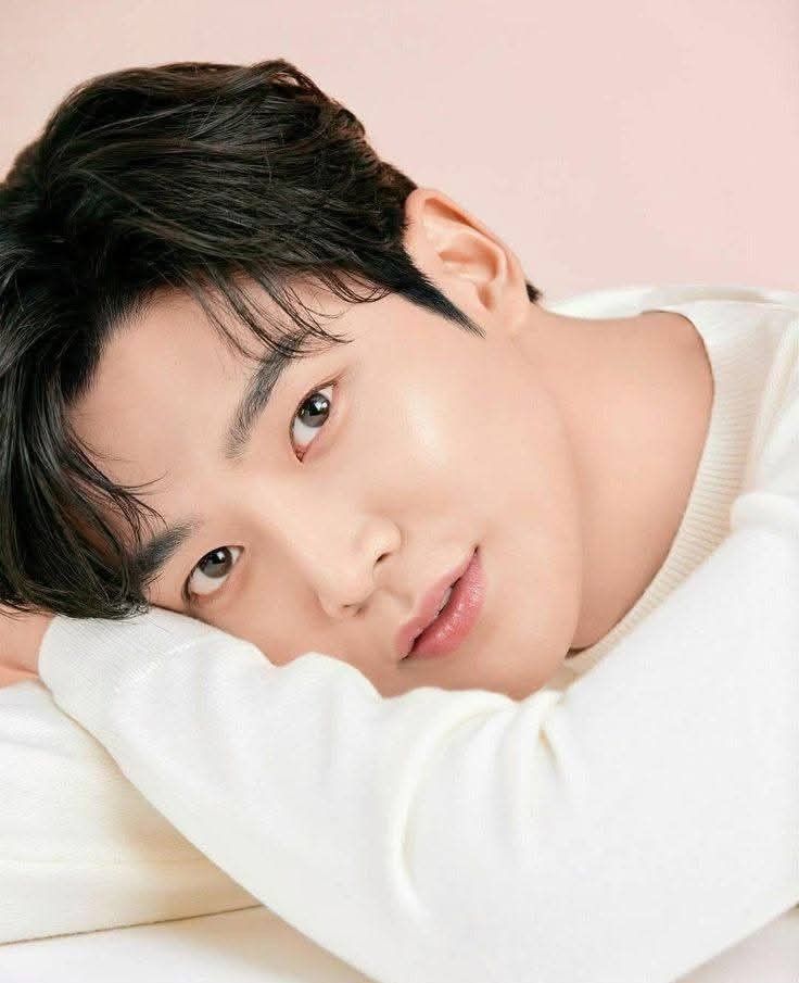 로운의 비하인드 컷