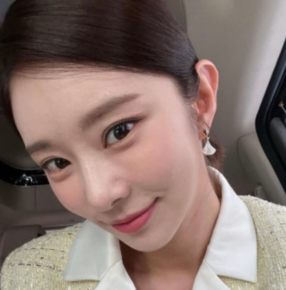 A moment captured by a fan of Lee Joobeen