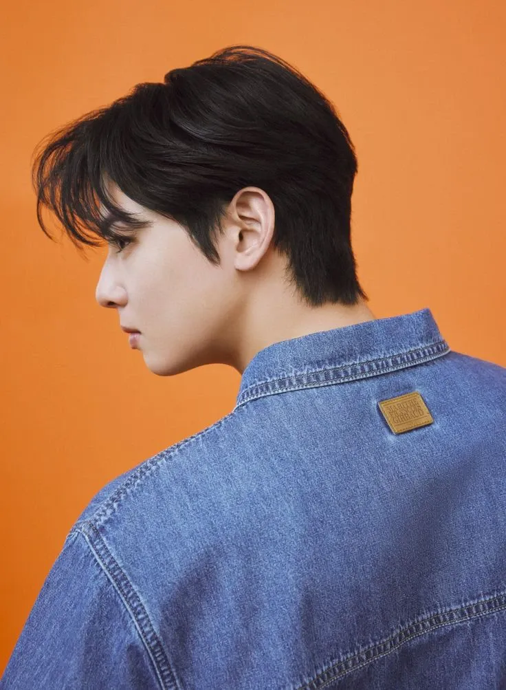 A moment captured by a fan of Cha Eunwoo