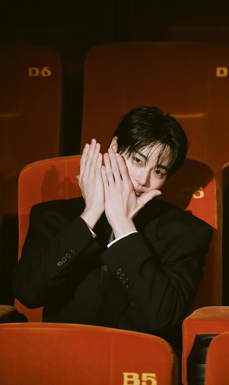 最愛偶像名人粉絲團推薦的邊佑錫背景圖片